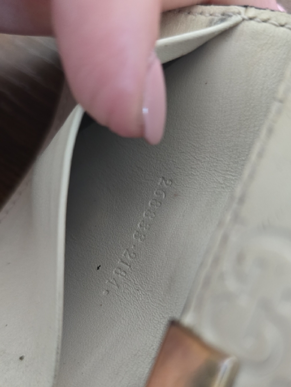 Gucci Cream Monogram Leather Key Holder - Picture 11 of 11